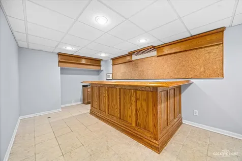 380 Regency Court Aurora IL 60504