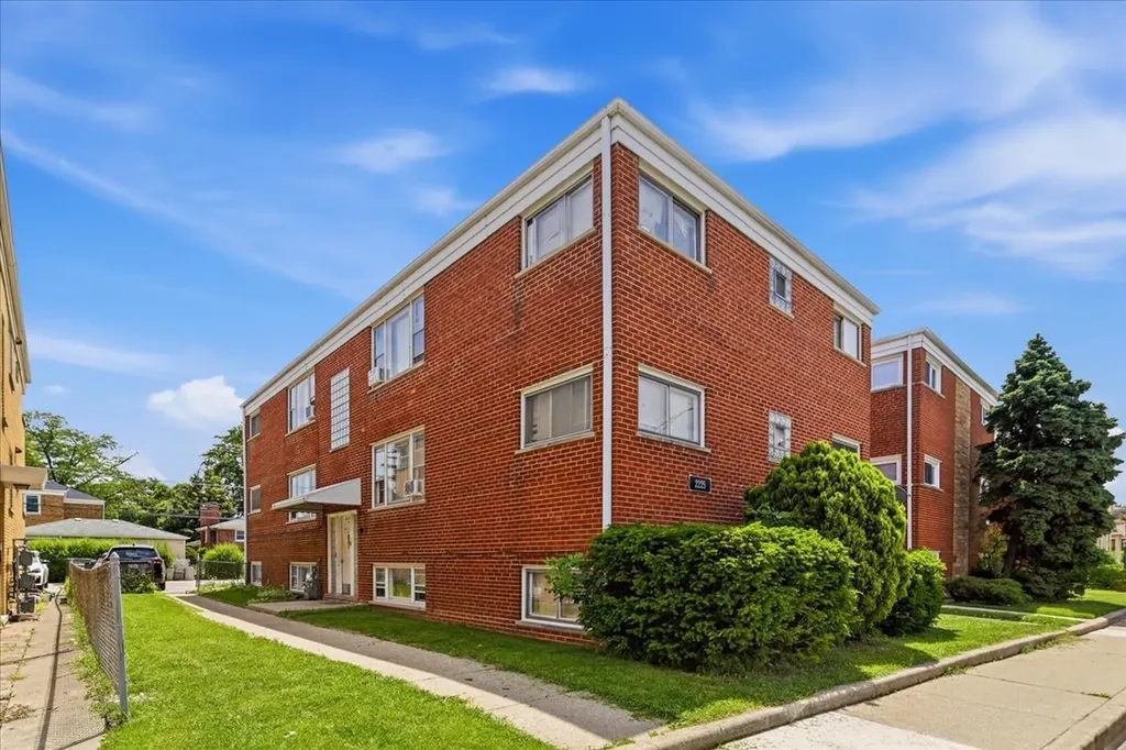 2225 South 17th Avenue North Riverside IL 60546