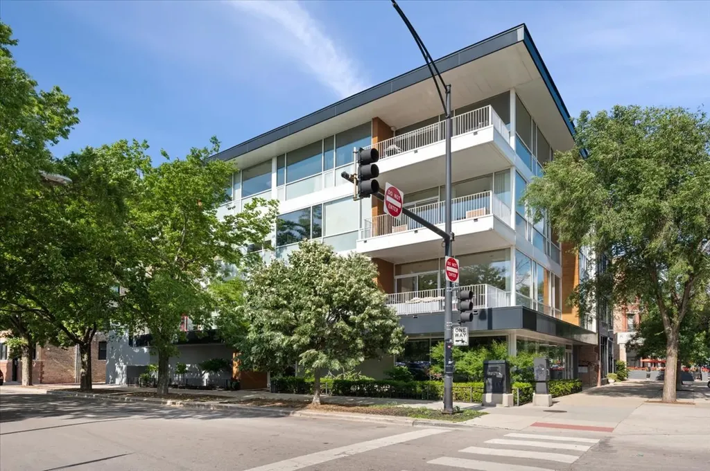 2154 West Division Street Chicago IL 60622