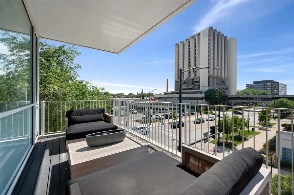 2154 West Division Street Chicago IL 60622