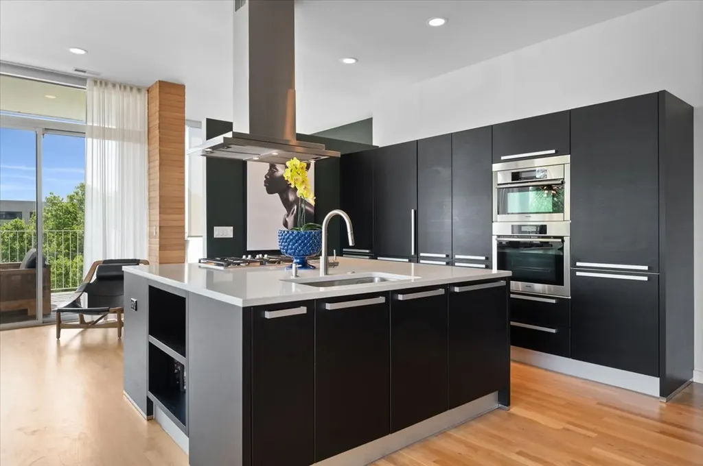 2154 West Division Street Chicago IL 60622