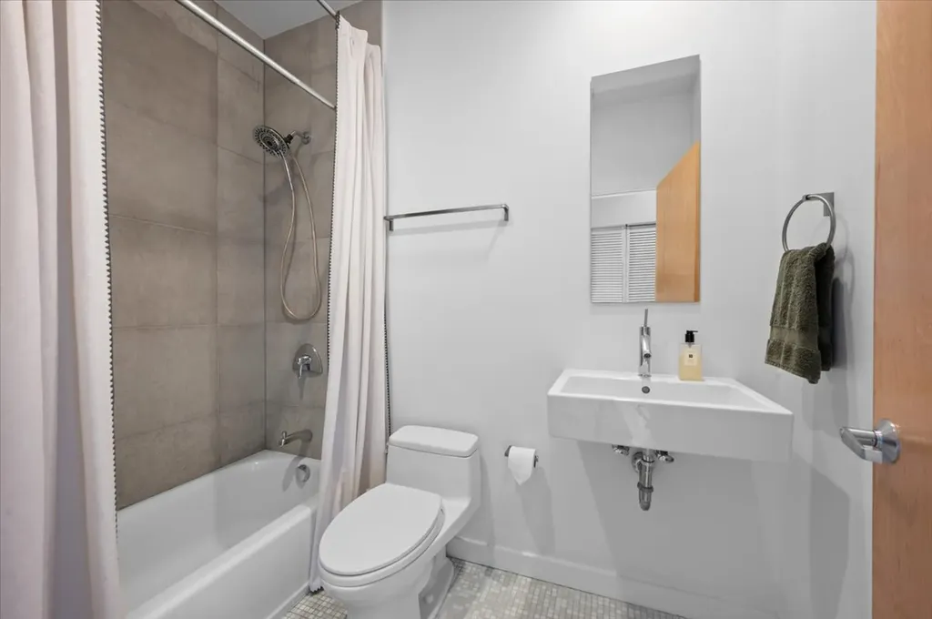 2154 West Division Street Chicago IL 60622