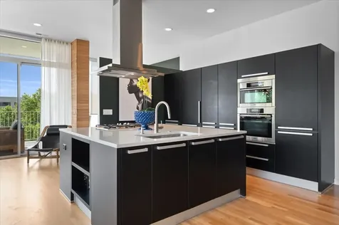 2154 West Division Street Chicago IL 60622