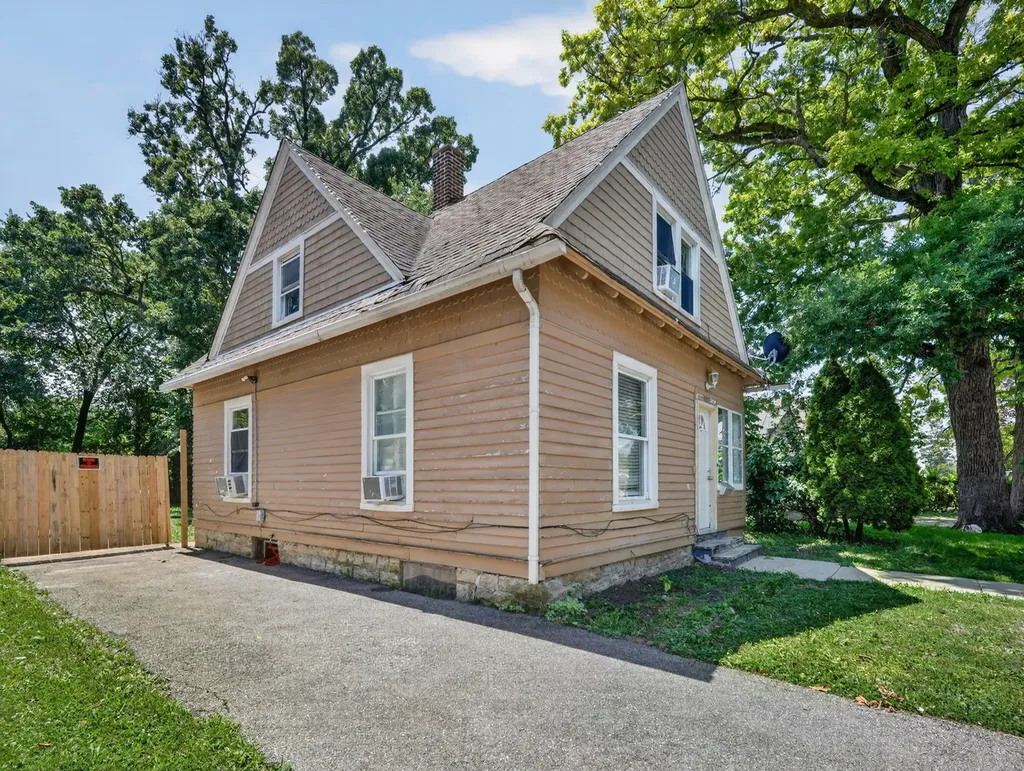 1223 Front Street Aurora IL 60505