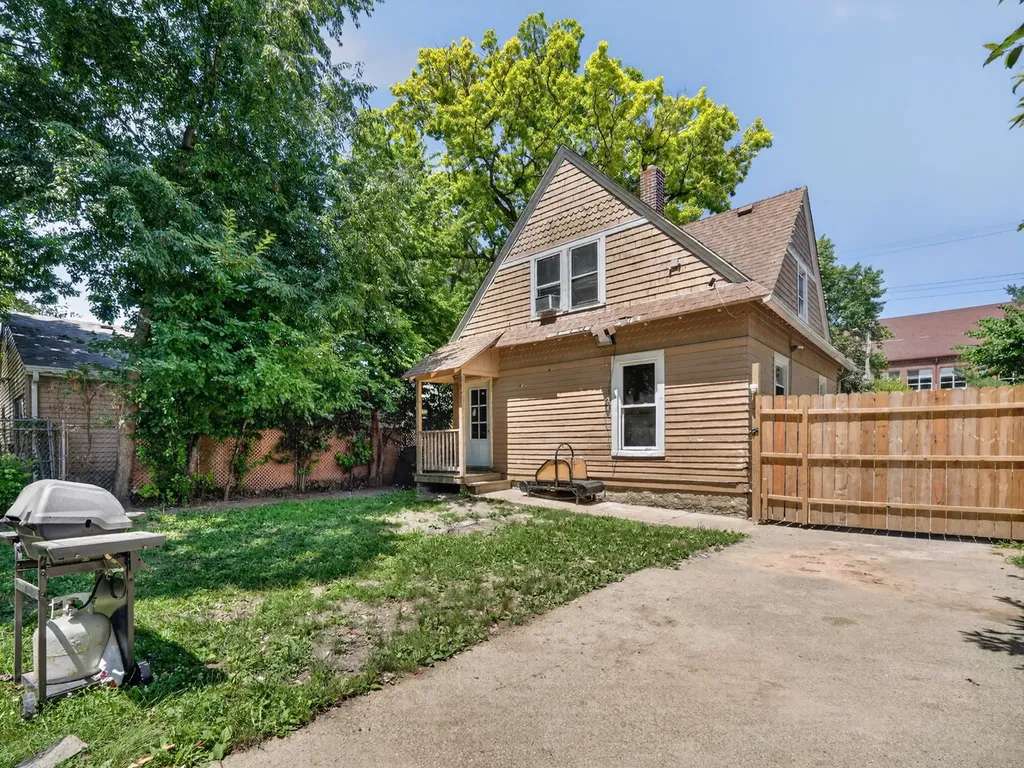 1223 Front Street Aurora IL 60505