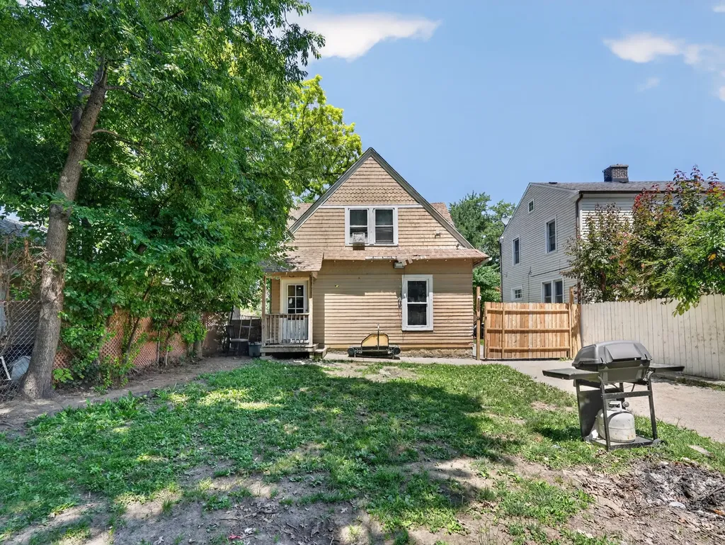 1223 Front Street Aurora IL 60505
