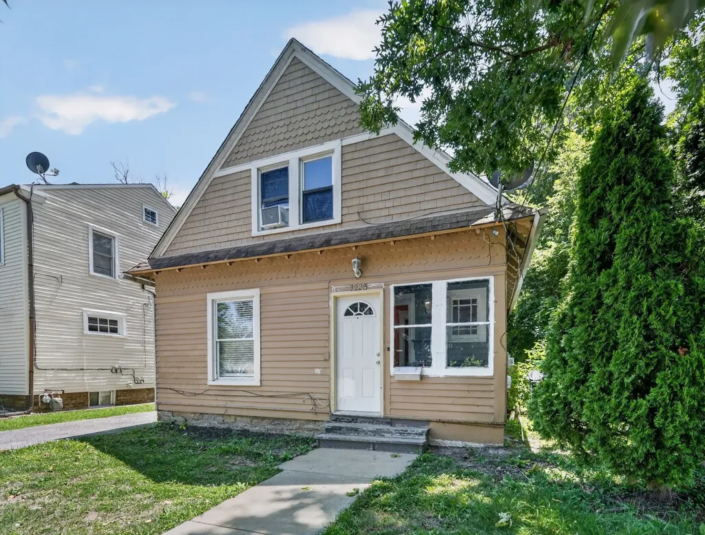 1223 Front Street Aurora IL 60505