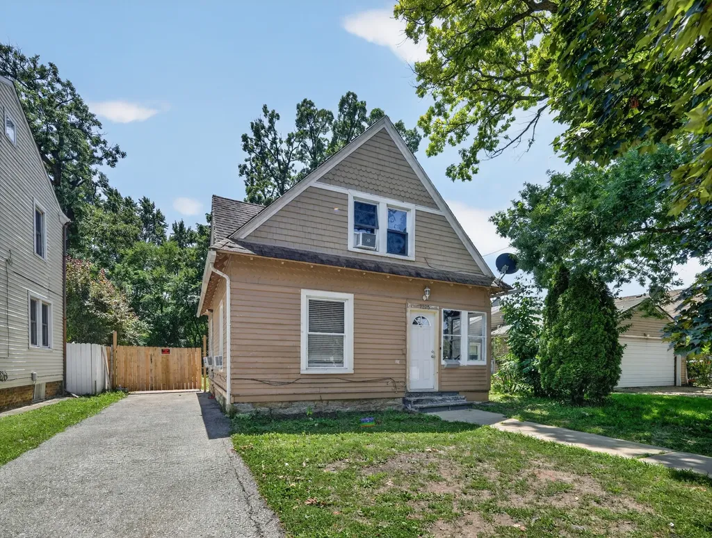 1223 Front Street Aurora IL 60505