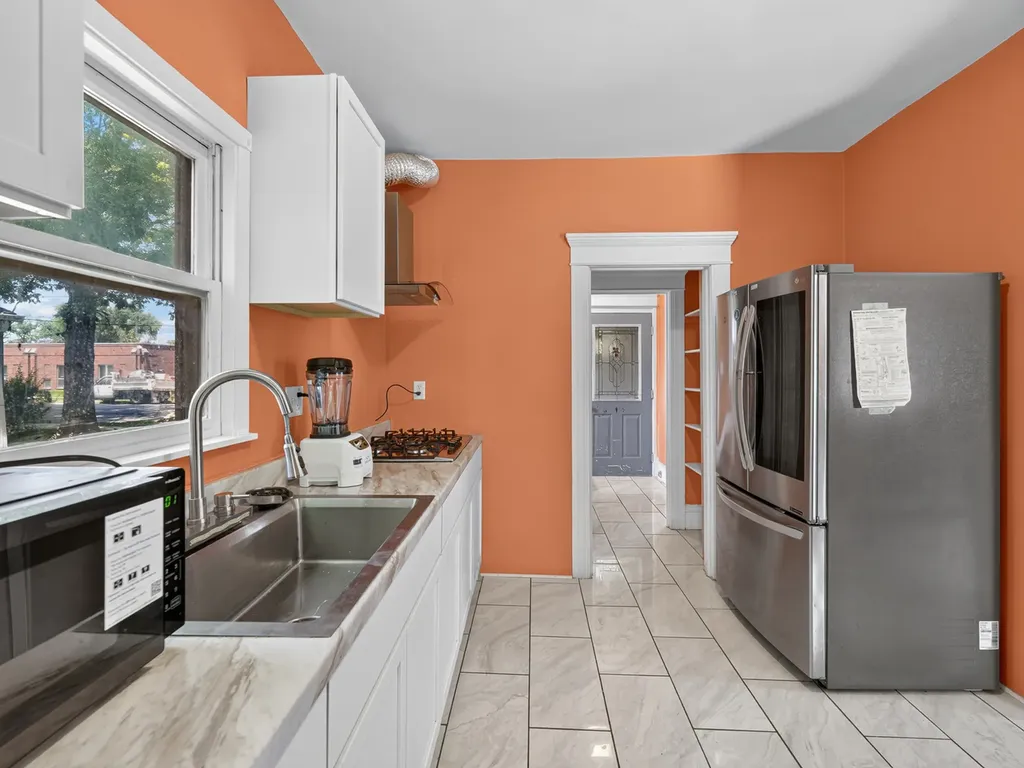 1223 Front Street Aurora IL 60505