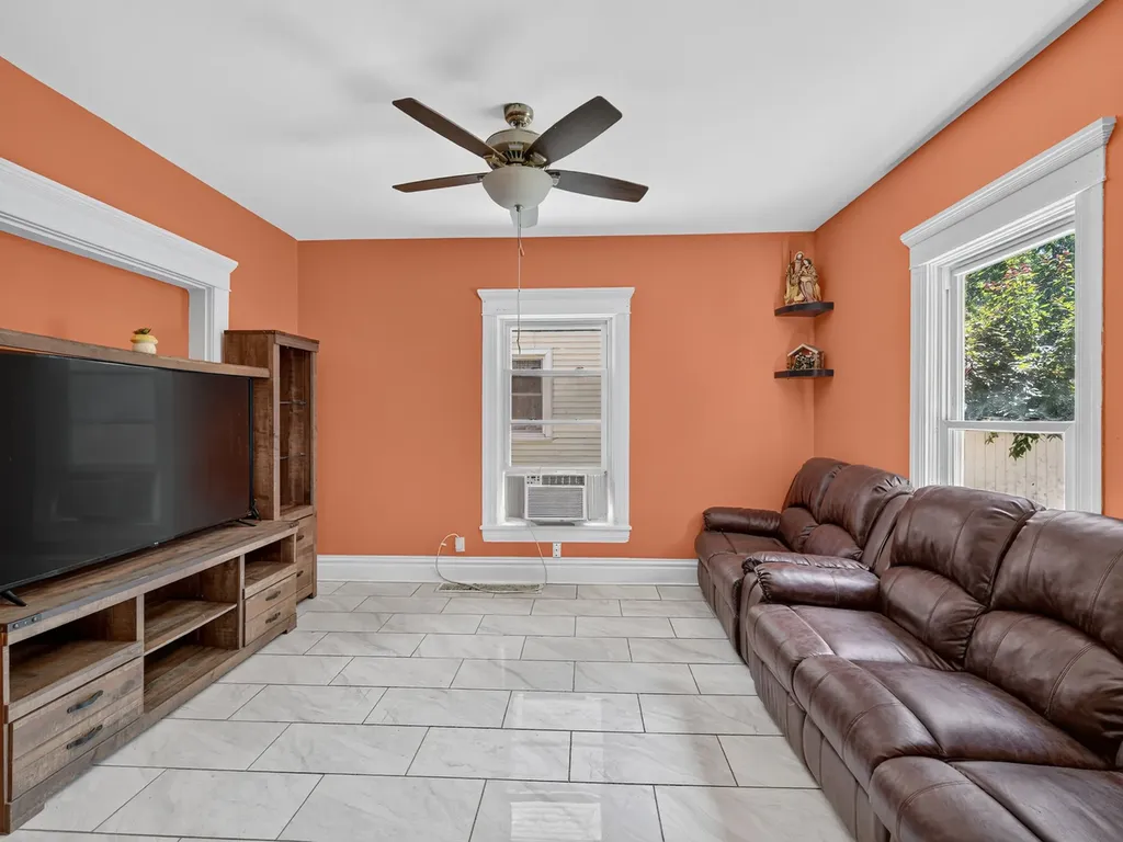 1223 Front Street Aurora IL 60505