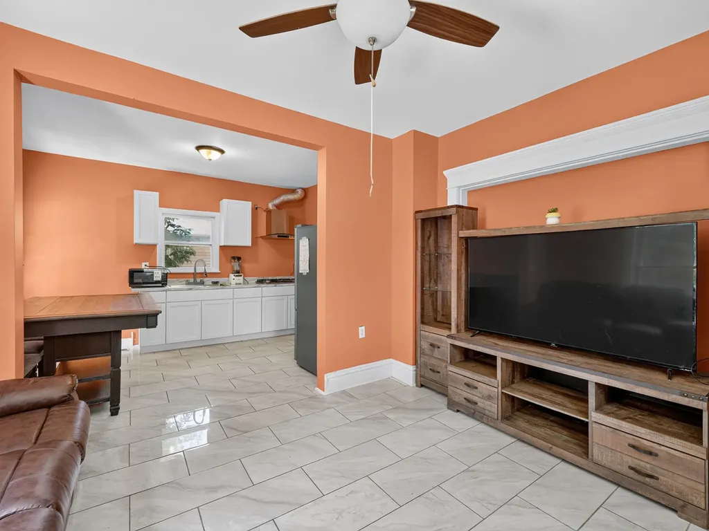 1223 Front Street Aurora IL 60505