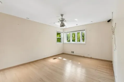 6936 North Kostner Avenue Lincolnwood IL 60712
