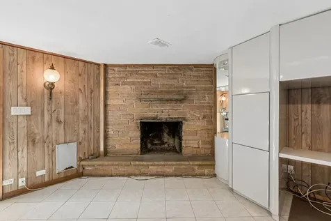 6936 North Kostner Avenue Lincolnwood IL 60712
