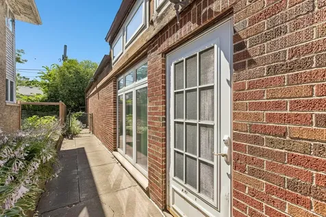 6936 North Kostner Avenue Lincolnwood IL 60712
