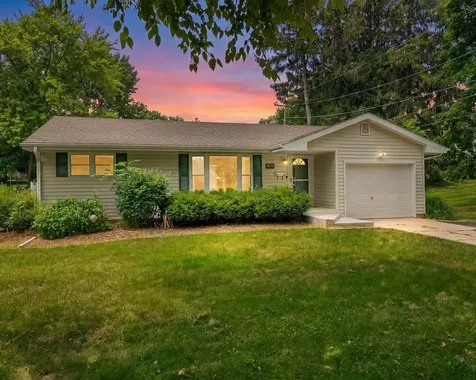 1546 Meadowbrook Lane Freeport IL 61032
