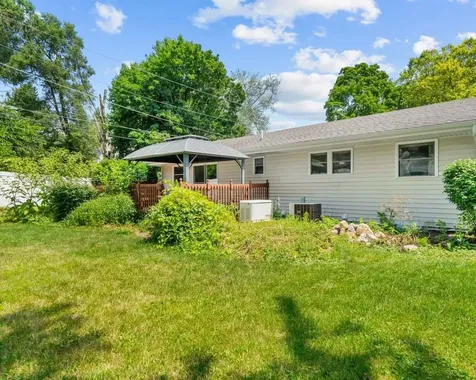 1546 Meadowbrook Lane Freeport IL 61032