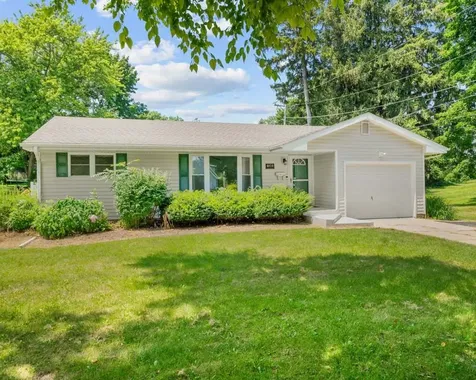 1546 Meadowbrook Lane Freeport IL 61032