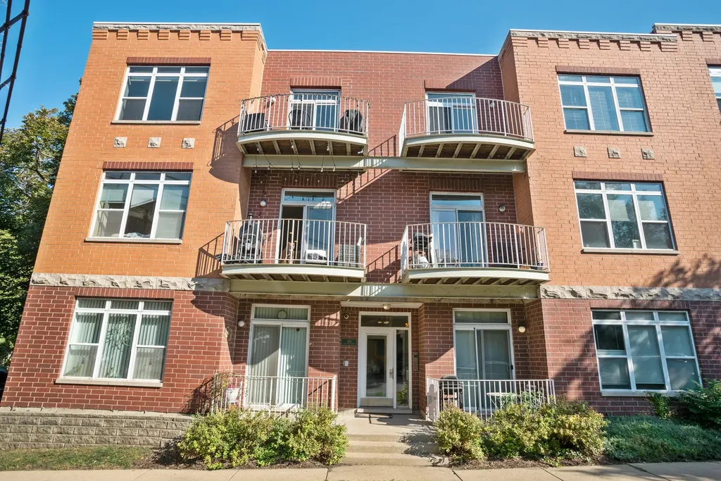 946 West Fry Street Chicago IL 60642