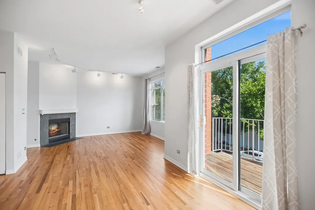 946 West Fry Street Chicago IL 60642