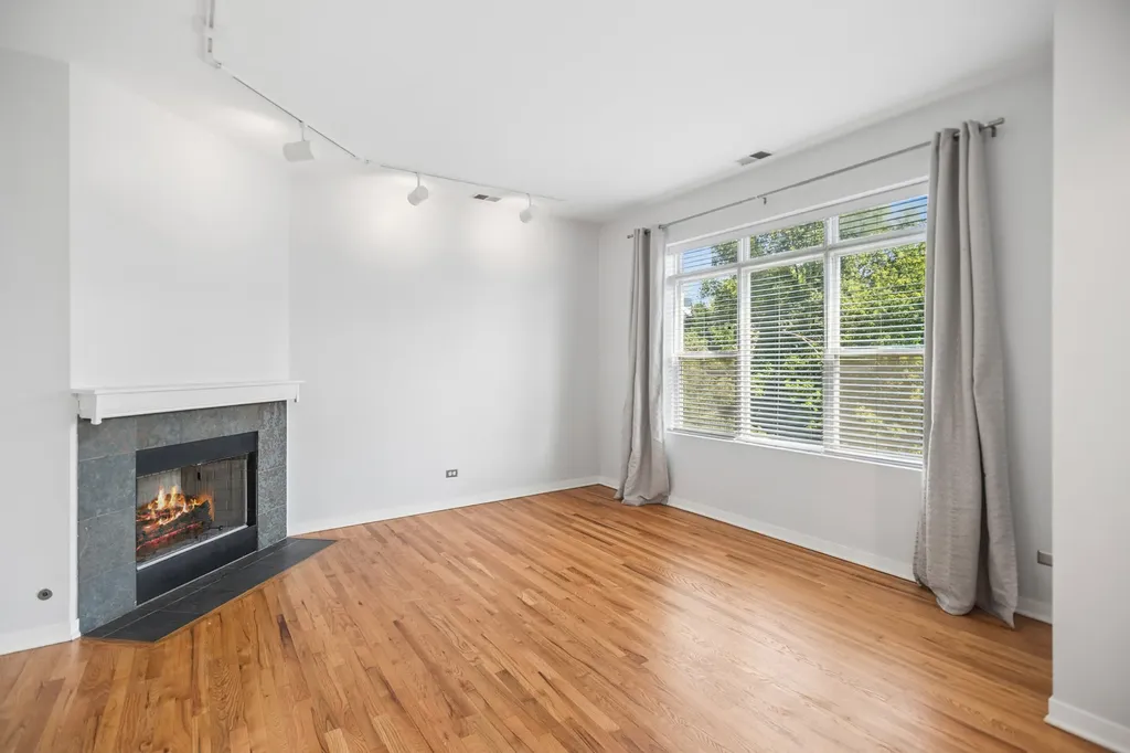 946 West Fry Street Chicago IL 60642