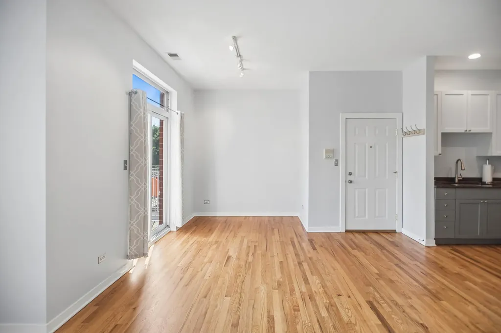 946 West Fry Street Chicago IL 60642