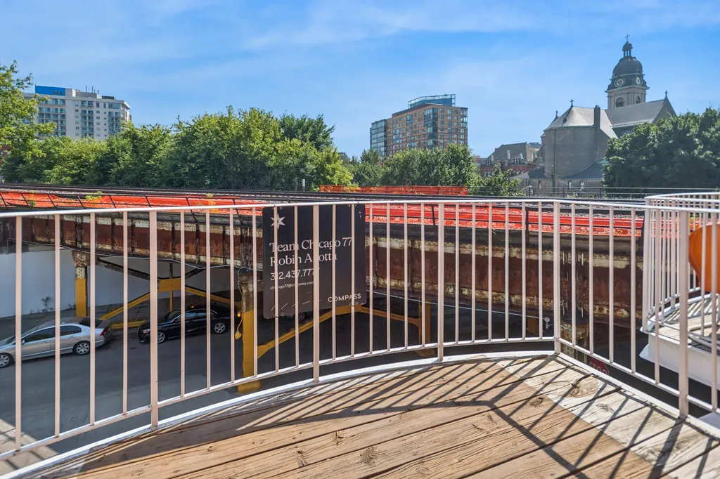 946 West Fry Street Chicago IL 60642