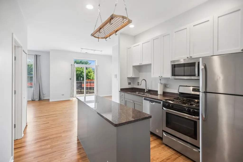 946 West Fry Street Chicago IL 60642