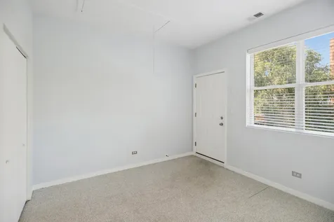 946 West Fry Street Chicago IL 60642