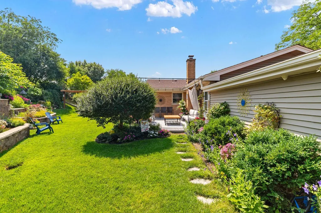532 Merlin Drive Schaumburg IL 60193