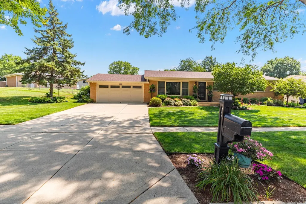 532 Merlin Drive Schaumburg IL 60193