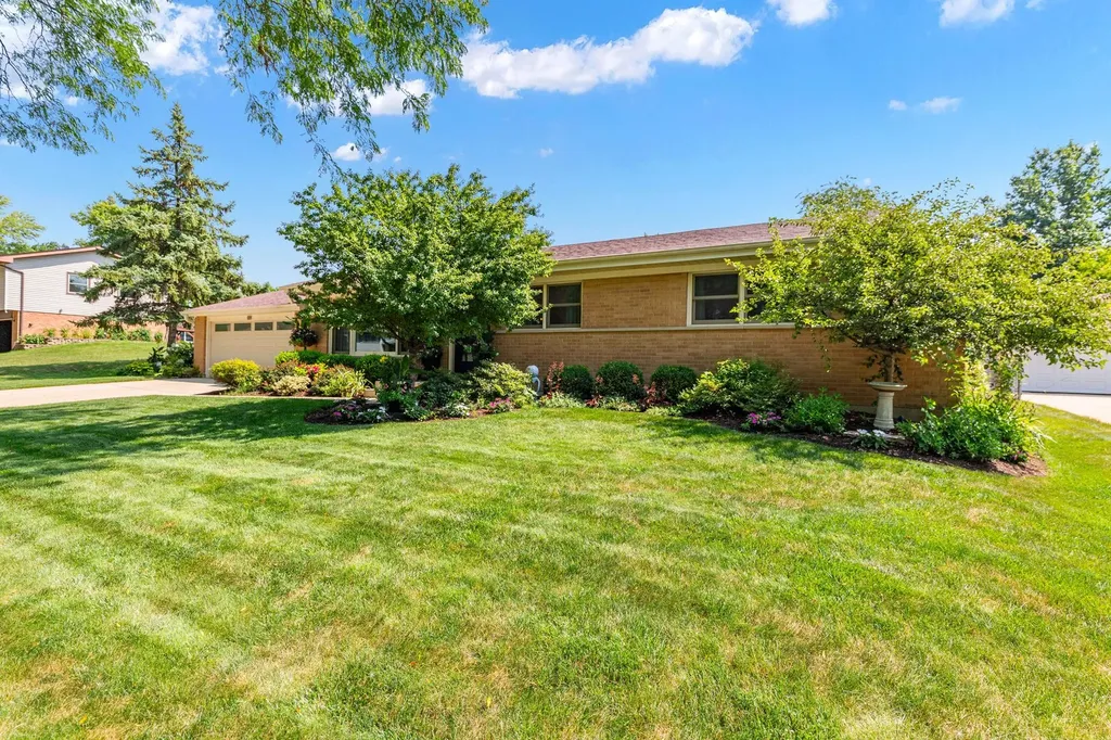 532 Merlin Drive Schaumburg IL 60193