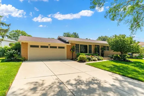 532 Merlin Drive Schaumburg IL 60193
