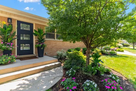 532 Merlin Drive Schaumburg IL 60193