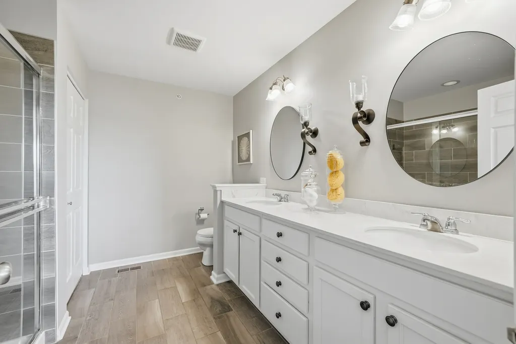 2546 Huntleigh Lane Woodridge IL 60517