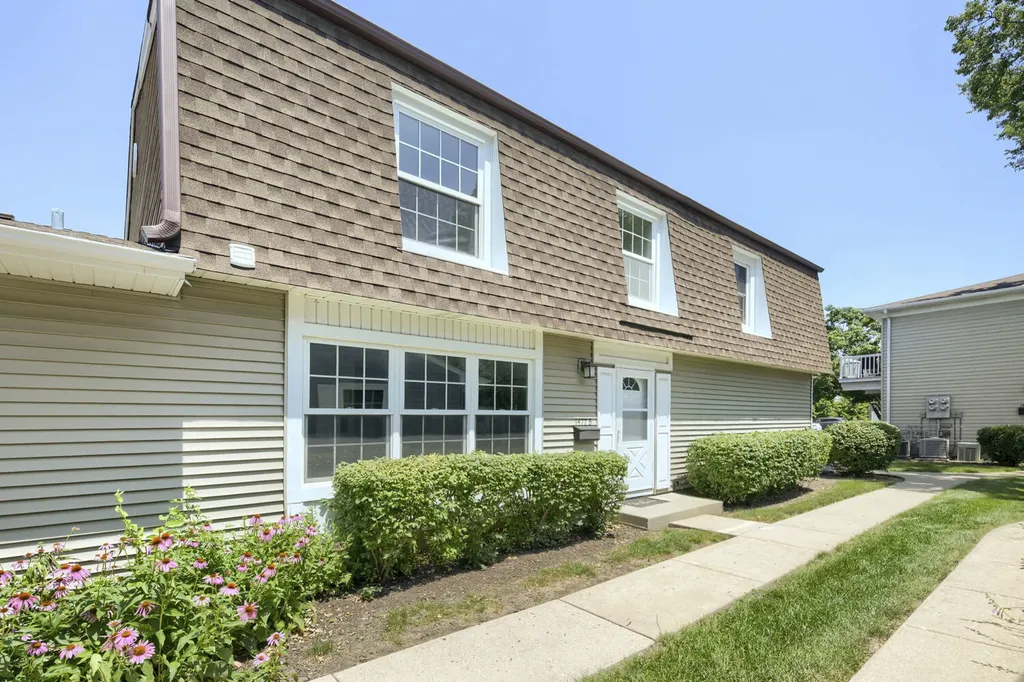 1477 Woodcutter Lane Wheaton IL 60189
