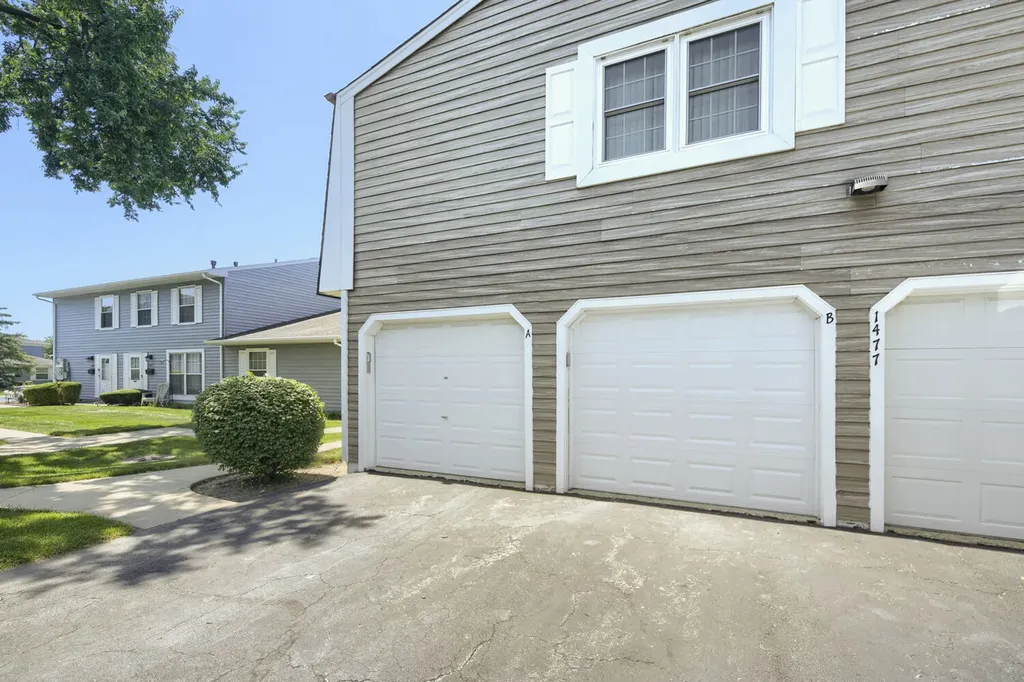 1477 Woodcutter Lane Wheaton IL 60189