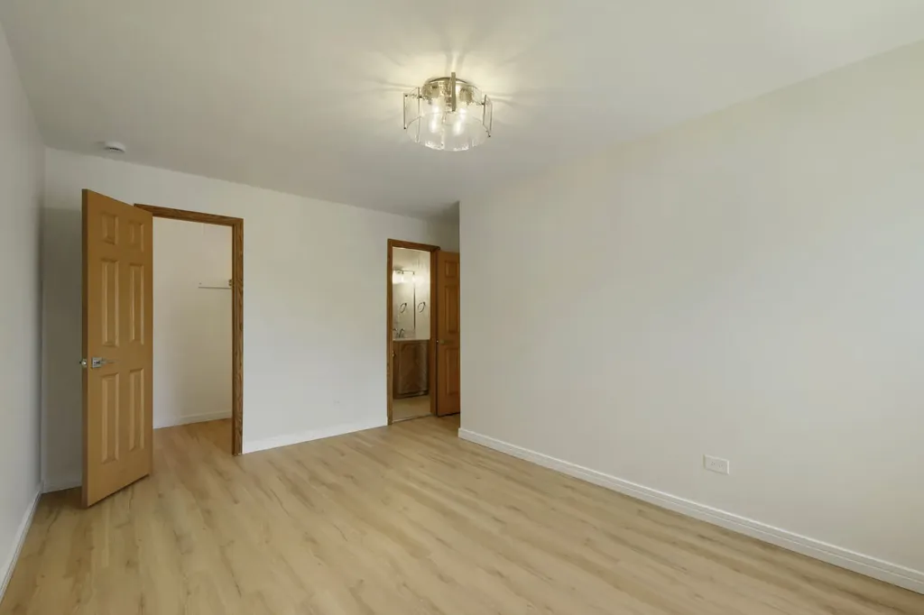 1477 Woodcutter Lane Wheaton IL 60189