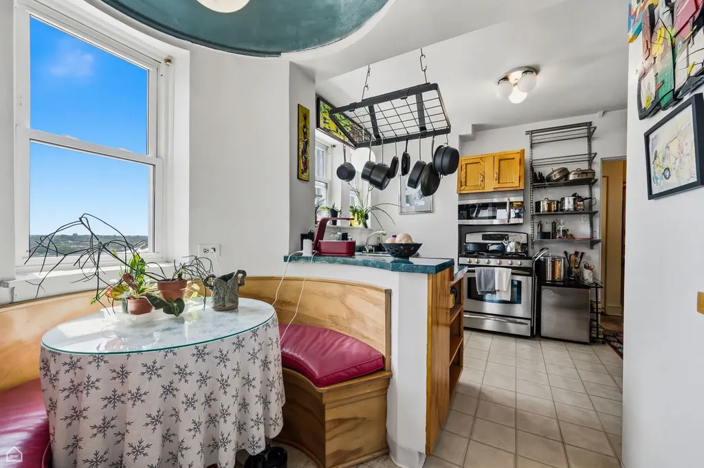 2666 East 73rd Street Chicago IL 60649