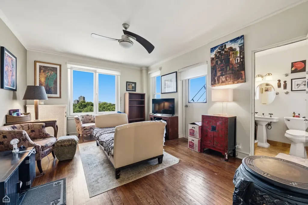 2666 East 73rd Street Chicago IL 60649