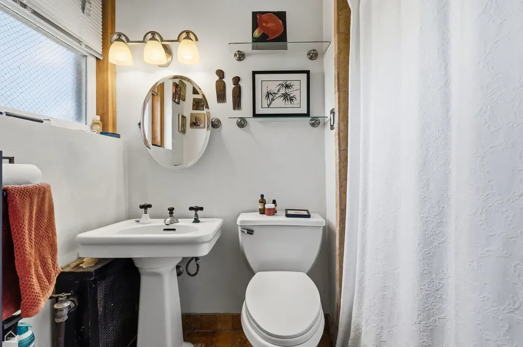 2666 East 73rd Street Chicago IL 60649
