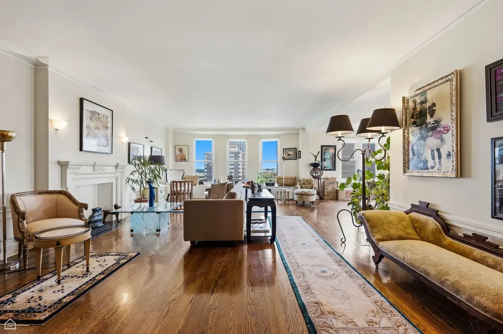 2666 East 73rd Street Chicago IL 60649