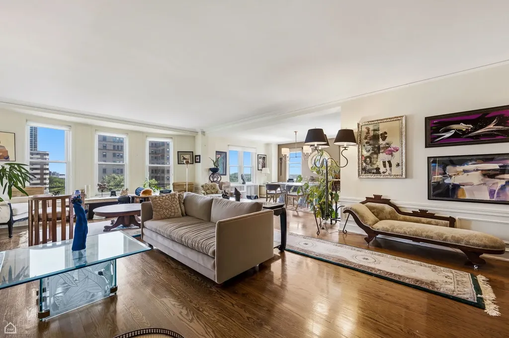 2666 East 73rd Street Chicago IL 60649