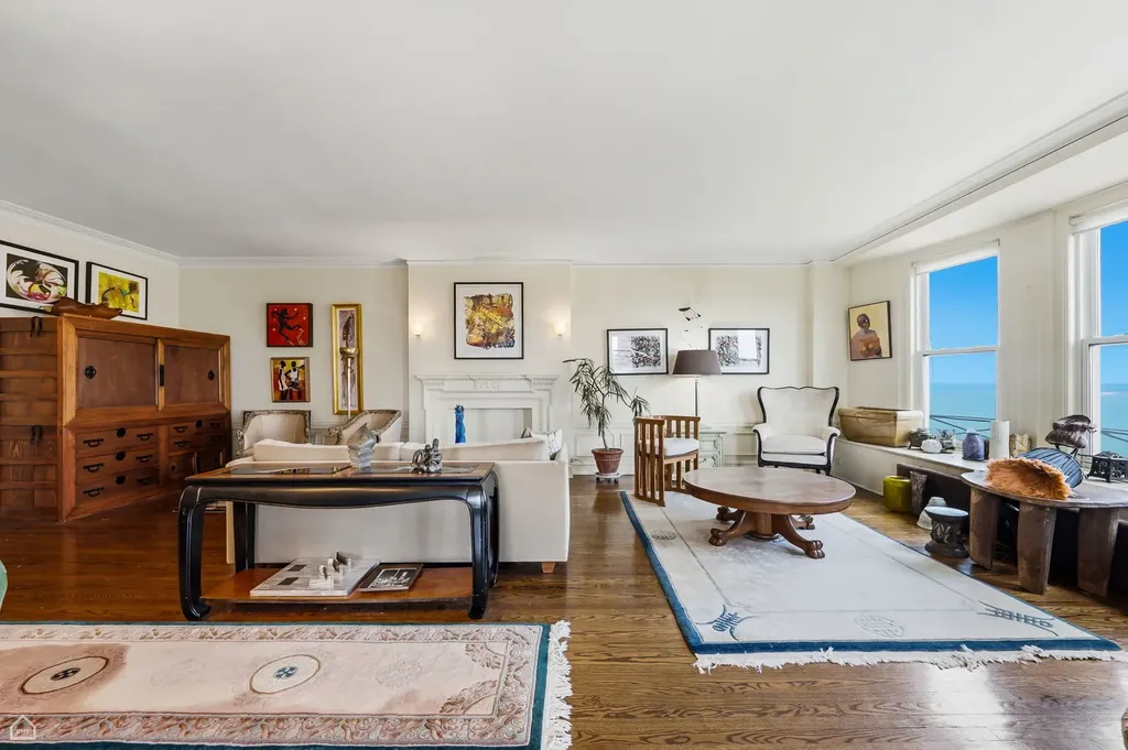 2666 East 73rd Street Chicago IL 60649