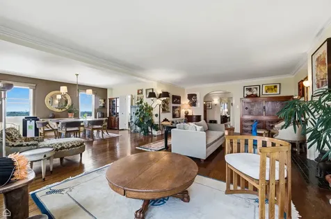 2666 East 73rd Street Chicago IL 60649