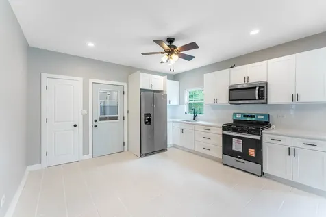 1076 East Maple Street Kankakee IL 60901
