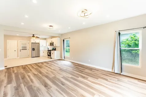 1076 East Maple Street Kankakee IL 60901