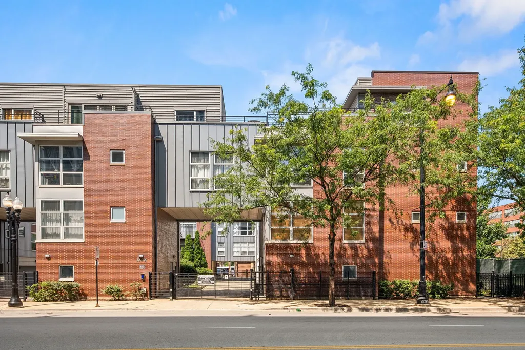 1808 South Michigan Avenue Chicago IL 60616