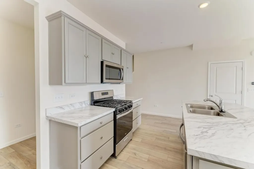 2235 Horseshoe Circle Naperville IL 60564