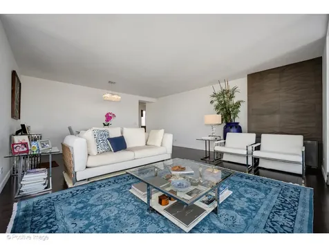 1555 North Dearborn Parkway Chicago IL 60610