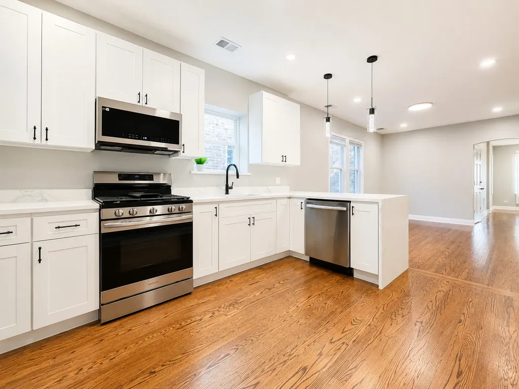 1747 North Luna Avenue Chicago IL 60639